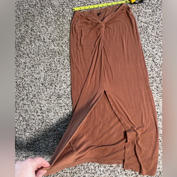 SHEIN Brown Bodycon Pencil Skirt with Front Slit – Form Fitting Stretch - Picture 4 of 5